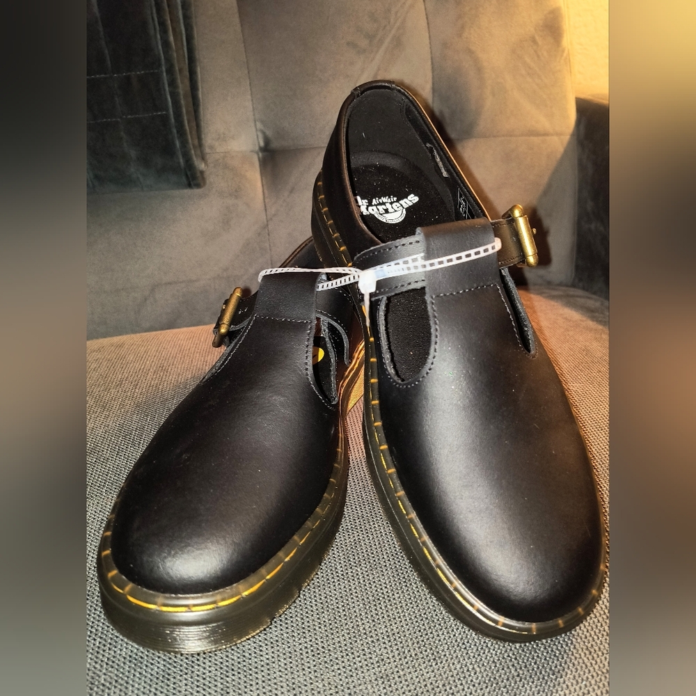 NEW! Dr. Martens Air Wair Women's Black Smooth Mary Janes Size 9 Wide